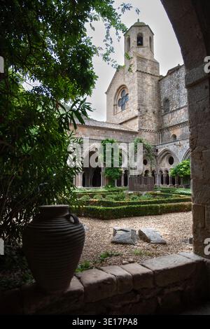 Cloître de l'abbaye cistercienne de Fontfroide en France Banque D'Images