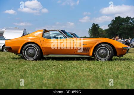 FINOWFURT, ALLEMAGNE - 28 JUIN 2025 : voiture de sport Chevrolet Corvette C3 Stingray T-TOP coupé, 1969-1976. Roadrunner's Paradise Race 61 Festival. Banque D'Images
