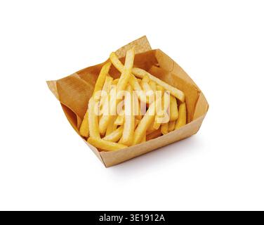 Les frites croustillantes fraîchement cuites sont servies dans un plateau en papier avec des motifs amusants. Ils sont parfaits pour déguster avec des hamburgers ou des sandwichs dans un restaurant décontracté Banque D'Images