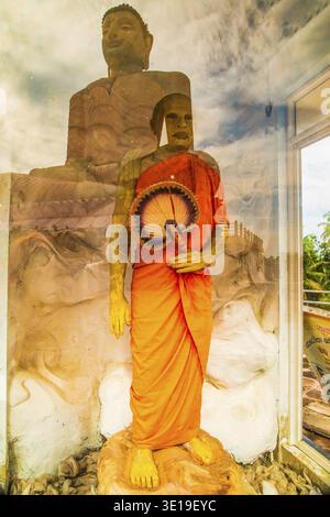 Aluthgama, Sri Lanka 07. 02. 2023 Statue dans le temple Kande Viharaya à Aluthgama près du populaire centre touristique Bentota et Beruwala Banque D'Images