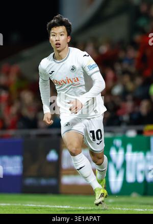 Wrexham, Royaume-Uni. 13 mars 2026. EOM Ji-Sung de Swansea City lors du match Wrexham vs Swansea City Sky Bet Championship au Stok CAE Ras, Wrexham. Le crédit photo devrait se lire : Cody Froggatt/Sportimage crédit : Sportimage Ltd/Alamy Live News Banque D'Images