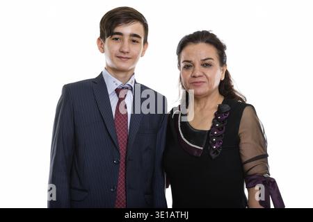 Studio de photo de jeune homme d'affaires persan adolescent et de Perse mature femme Banque D'Images