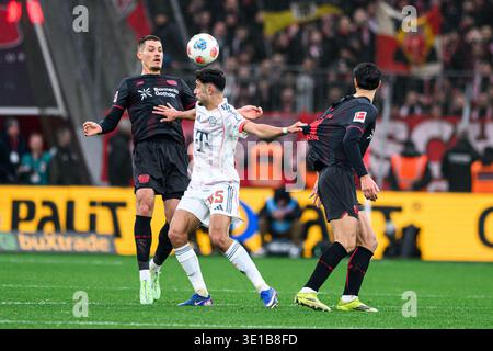 LEVERKUSEN, ALLEMAGNE - 14 MARS, 2026 : Aleksandar Pavlovic, Patrik Schick - le 1.Bundesliga match Bayer 04 Leverkusen vs FC Bayern Muenchen à BayAren Banque D'Images