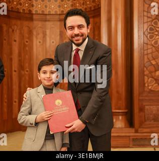 Le prince héritier Hussein bin Abdullah II de Jordanie, représentant le roi Abdullah II bin Al-Hussein, le prince héritier Hussein bin Abdullah II de Jordanie, représentant le roi Abdullah II bin Al-Hussein, a parrainé la cérémonie de clôture du 33e concours local hachémite pour les hommes pour la mémorisation et la récitation du Saint Coran, qui s'est tenue à la mosquée du roi Hussein bin Talal à Amman, Jordanie, le 15 mars 2026. Photo de Royal Hashemite court apaimages Amman Amman Jordan 150326 Jordan JPO 004 Copyright : xapaimagesxRoyalxHashemitexCourtxxxapaimagesx Banque D'Images