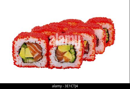 Rouleaux de sushi californiens vibrants recouverts de tobiko rouge vif, isolés sur un fond blanc Banque D'Images