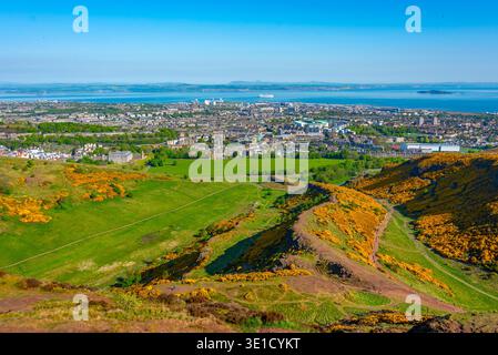 Vue sur le parc Holyrood du quartier portuaire d'Édimbourg, Scotland.IMAGE Banque D'Images