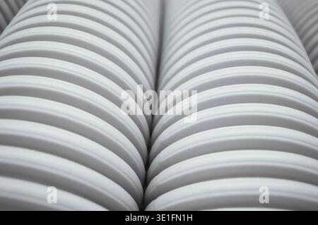 fond abstrait avec tube rayé ondulé orange rouge blanc. Photo de haute qualité Banque D'Images
