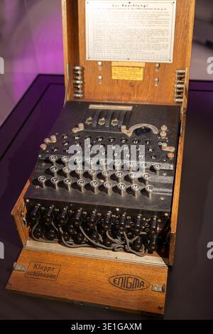 Enigma Cipher machine Science Museum, South Kensington, Londres, Angleterre Banque D'Images
