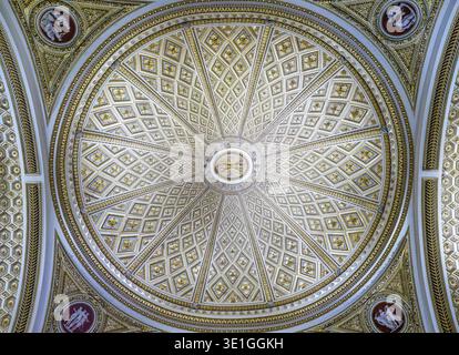 Plafond richement décoré dans la salle Niobe de la Galerie Ufizi - Florence, Italie Banque D'Images