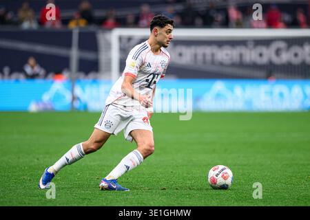 LEVERKUSEN, ALLEMAGNE - 14 MARS 2026 : Aleksandar Pavlovic - le 1.Bundesliga match Bayer 04 Leverkusen vs FC Bayern Muenchen à BayArena. Banque D'Images