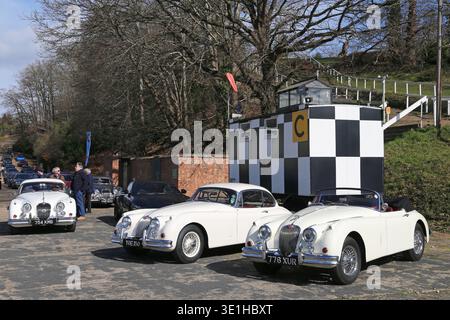 Jaguar XK150 - coupés (1960/1959) et Drophead Coupe (1958), Jaguar Breakfast Club, 14 mars 2026, Brooklands Museum, Weybridge, Surrey, Angleterre, Royaume-Uni Banque D'Images