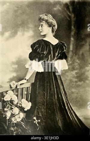 Cette photographie d'archive montre Agnes Herbert, née en 1908. L'image est un portrait du début du XXe siècle de cet individu notable. Banque D'Images