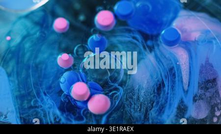 Bulles d'encre de couleur huile flux de peinture scintillante eau art Banque D'Images