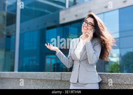 Portrait de femme d'affaires en plein air Banque D'Images