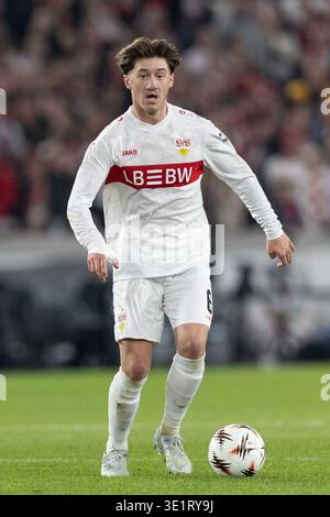 Angelo Stiller du VfB Stuttgart vu en action lors du match UEFA Europa League 2025/2026 entre le VfB Stuttgart et le FC Porto à l'Arena Stuttgart. Score final ; VfB Stuttgart 1 :2 FC Porto. Banque D'Images