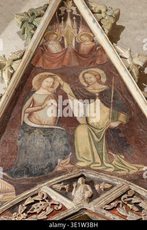 VERCELLI, ITALIE - 16 JANVIER 2026 : la fresque couronnement de la Vierge Marie dans le cadre de la tombe - tomba del abate Tomasso Gallo Banque D'Images