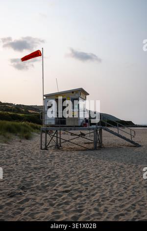 Station de sauvetage à Poppit Sands Beach dans le Pembrokeshire West Wales Banque D'Images