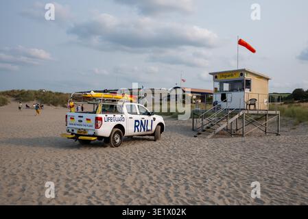 Station de sauvetage à Poppit Sands Beach dans le Pembrokeshire West Wales Banque D'Images