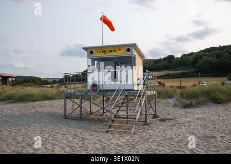 Station de sauvetage à Poppit Sands Beach dans le Pembrokeshire West Wales Banque D'Images