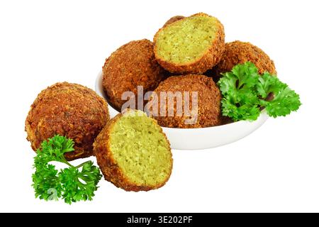 falafel dans le bol en céramique isolé sur un fond blanc gros plan avec pleine profondeur de champ Banque D'Images