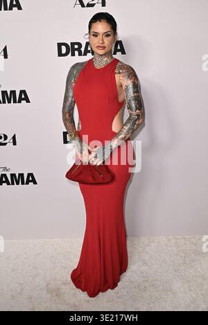 Los Angeles, États-Unis. 17 mars 2026. Kehlani arrive à la première de A24 "The Drama" Los Angeles au Directors Guild Theatre le 17 mars 2026 à Los Angeles, CA. © Starbuck/ Credit : AFF/Alamy Live News Banque D'Images