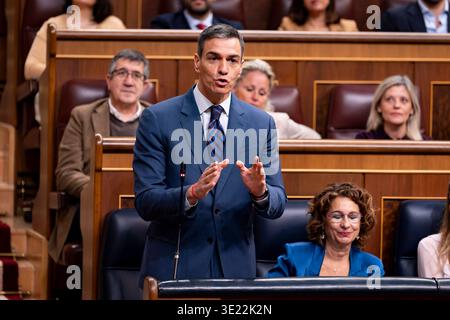Politique espagnole 2026 : session plénière du Congrès des députés le premier ministre espagnol Pedro Sanchez est vu parler au Congrès espagnol des députés lors de la session plénière du 18 mars 2026 à Madrid, Espagne. Au cours de la séance, le premier ministre informe les législateurs de la position de SPains concernant la guerre en Iran. Congrès de Madrid Madrid Espagne Copyright : xAlbertoxGardinx AGardin 20260318 Politics Congress Deputies 0340 Banque D'Images