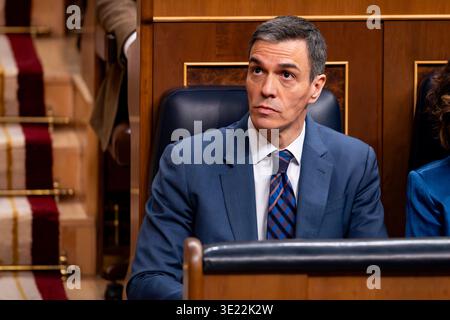 Politique espagnole 2026 : session plénière du Congrès des députés le premier ministre espagnol Pedro Sanchez est vu parler au Congrès espagnol des députés lors de la session plénière du 18 mars 2026 à Madrid, Espagne. Au cours de la séance, le premier ministre informe les législateurs de la position de SPains concernant la guerre en Iran. Congrès de Madrid Madrid Espagne Copyright : xAlbertoxGardinx AGardin 20260318 Politics Congress Deputies 0384 Banque D'Images