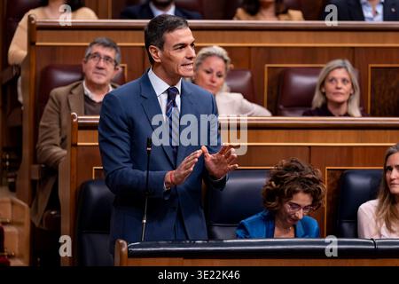 Politique espagnole 2026 : session plénière du Congrès des députés le premier ministre espagnol Pedro Sanchez est vu parler au Congrès espagnol des députés lors de la session plénière du 18 mars 2026 à Madrid, Espagne. Au cours de la séance, le premier ministre informe les législateurs de la position de SPains concernant la guerre en Iran. Congrès de Madrid Madrid Espagne Copyright : xAlbertoxGardinx AGardin 20260318 Politics Congress Deputies 0342 Banque D'Images