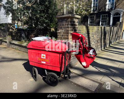 Un wagon de livraison Royal mail à Kennington, South London, Royaume-Uni Banque D'Images