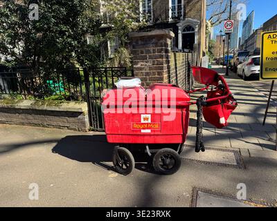 Un wagon de livraison Royal mail à Kennington, South London, Royaume-Uni Banque D'Images