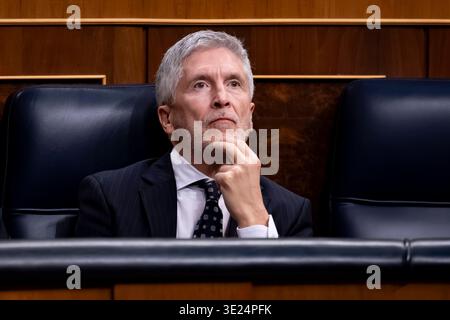 Politique espagnole 2026 : session plénière du Congrès des députés Fernando Grande Marlaska, ministre espagnol de l'intérieur, est vu au Congrès espagnol des députés lors de la session plénière du 18 mars 2026 à Madrid, Espagne. Au cours de la session, le premier ministre informe les législateurs de la position de SpainÕs concernant la guerre en Iran. Congrès de Madrid Madrid Espagne Copyright : xAlbertoxGardinx AGardin 20260318 Politics Congress Deputies 0282 Banque D'Images