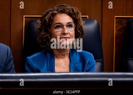 Politique espagnole 2026 : session plénière du Congrès des députés Maria Jesus Montero, ministre espagnole des Finances et de la fonction publique, est vue au Congrès espagnol des députés lors de la session plénière du 18 mars 2026 à Madrid, Espagne. Au cours de la session, le premier ministre informe les législateurs de la position de SpainÕs concernant la guerre en Iran. Congrès de Madrid Madrid Espagne Copyright : xAlbertoxGardinx AGardin 20260318 Politics Congress Deputies 0310 Banque D'Images