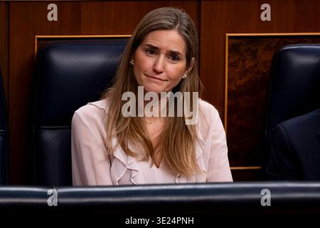 Politique espagnole 2026 : session plénière du Congrès des députés Sara Aagesen, ministre espagnole de la transition écologique, est vue au Congrès espagnol des députés lors de la session plénière du 18 mars 2026 à Madrid, Espagne. Au cours de la session, le premier ministre informe les législateurs de la position de SpainÕs concernant la guerre en Iran. Congrès de Madrid Madrid Espagne Copyright : xAlbertoxGardinx AGardin 20260318 Politics Congress Deputies 0457 Banque D'Images
