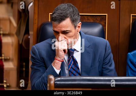 Madrid, Espagne. 18 mars 2026. Le premier ministre espagnol Pedro Sanchez est vu au Congrès espagnol des députés pendant la session plénière. Au cours de la séance, le premier ministre informe les législateurs de la position de l'Espagne concernant la guerre en Iran. Crédit : SOPA images Limited/Alamy Live News Banque D'Images