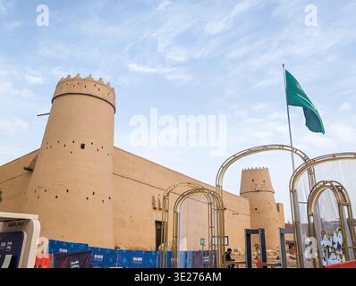 Riyad, Arabie saoudite, 30 mars 2024. Vue extérieure du musée du palais Al Masmak (forteresse Al-Masmak) à Riyad par une journée ensoleillée. Banque D'Images