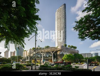 ION Orchard un centre commercial de luxe emblématique sur Orchard Road, vue sur la rue de l'architecture et podium avec des magasins de détail Banque D'Images