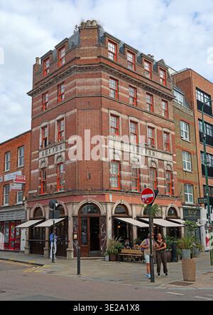 Le pub et hôtel Buxton au 42 Osborn Street, Londres E1 6TD, un bâtiment d'accueil en briques rouges situé à proximité de Brick Lane dans l'est de Londres. Banque D'Images