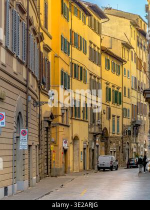 Piazza di San Firenze dans le soleil d'hiver tôt le matin à Florence, Italie Banque D'Images