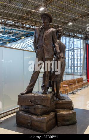Le mémorial National Windrush à la gare de Waterloo par l'artiste Basil Watson Banque D'Images