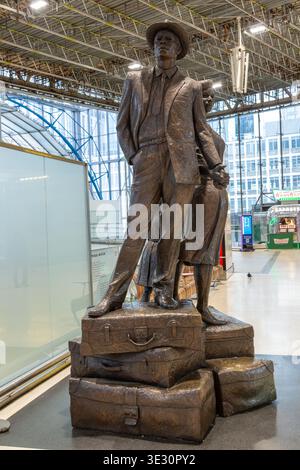 Le mémorial National Windrush à la gare de Waterloo par l'artiste Basil Watson Banque D'Images