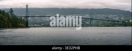 Vue panoramique du pont Lions Gate au-dessus de Burrard Inlet - Vancouver, Colombie-Britannique, Canada Banque D'Images