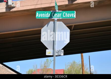Albuquerque, États-Unis. 20 mars 2026. Un panneau de rue montre l'intersection de la 2e rue et de l'Avenida Cesar Chavez le 20 mars 2026 à Albuquerque, Nouveau-Mexique. (Photo de Sam Wasson/Sipa USA) crédit : Sipa USA/Alamy Live News Banque D'Images