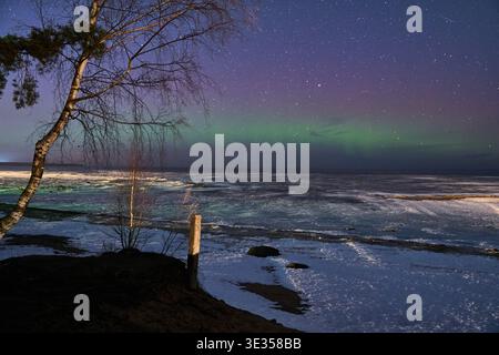 - Petersburg. 20 mars 2026. Cette photo prise le 20 mars 2026 montre l'aurore au-dessus du lac Ladoga près de Pétersbourg, en Russie. Crédit : Guo Feizhou/Xinhua/Alamy Live News Banque D'Images