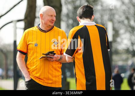 Hull, Royaume-Uni. 21 mars 2026. Fans de Hull City pendant le match du championnat EFL Sky Bet Hull City v Sheffield mercredi au MKM Stadium, Hull, Angleterre, le 21 mars 2026 crédit : Richard Bierton/Every second Media crédit : Every second Media/Alamy Live News Banque D'Images