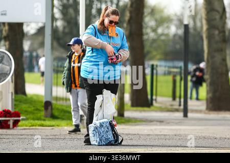 Hull, Royaume-Uni. 21 mars 2026. Fans de Hull City pendant le match du championnat EFL Sky Bet Hull City v Sheffield mercredi au MKM Stadium, Hull, Angleterre, le 21 mars 2026 crédit : Richard Bierton/Every second Media crédit : Every second Media/Alamy Live News Banque D'Images