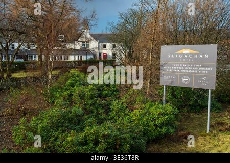 L'hôtel Sligachan sur l'île de Skye en Écosse est bien connu de milliers de visiteurs et de randonneurs Banque D'Images