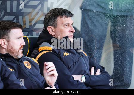 Hull, Royaume-Uni. 21 mars 2026. Sergej Jakirovic entraîneur de Hull City lors du match du mercredi EFL Sky Bet Championship de Hull City v Sheffield au MKM Stadium, Hull, Angleterre, le 21 mars 2026 crédit : Richard Bierton/Every second Media crédit : Every second Media/Alamy Live News Banque D'Images