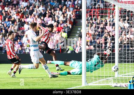 Sheffield, Royaume-Uni. 21 mars 2026. Andre Brooks de Sheffield United marque pour faire 1-0 lors du match Sheffield United vs Wrexham Sky Bet Championship à Bramall Lane, Sheffield. Le crédit photo devrait se lire : Simon Bellis/Sportimage crédit : Sportimage Ltd/Alamy Live News Banque D'Images
