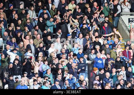 Hull, Royaume-Uni. 21 mars 2026. Fans de Sheffield Wednesday pendant le match de Hull City v Sheffield Wednesday EFL Sky Bet Championship au MKM Stadium, Hull, Angleterre, le 21 mars 2026 crédit : Richard Bierton/Every second Media crédit : Every second Media/Alamy Live News Banque D'Images