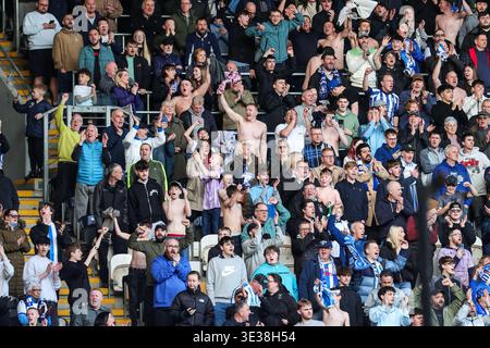 Hull, Royaume-Uni. 21 mars 2026. Fans de Sheffield Wednesday pendant le match de Hull City v Sheffield Wednesday EFL Sky Bet Championship au MKM Stadium, Hull, Angleterre, le 21 mars 2026 crédit : Richard Bierton/Every second Media crédit : Every second Media/Alamy Live News Banque D'Images